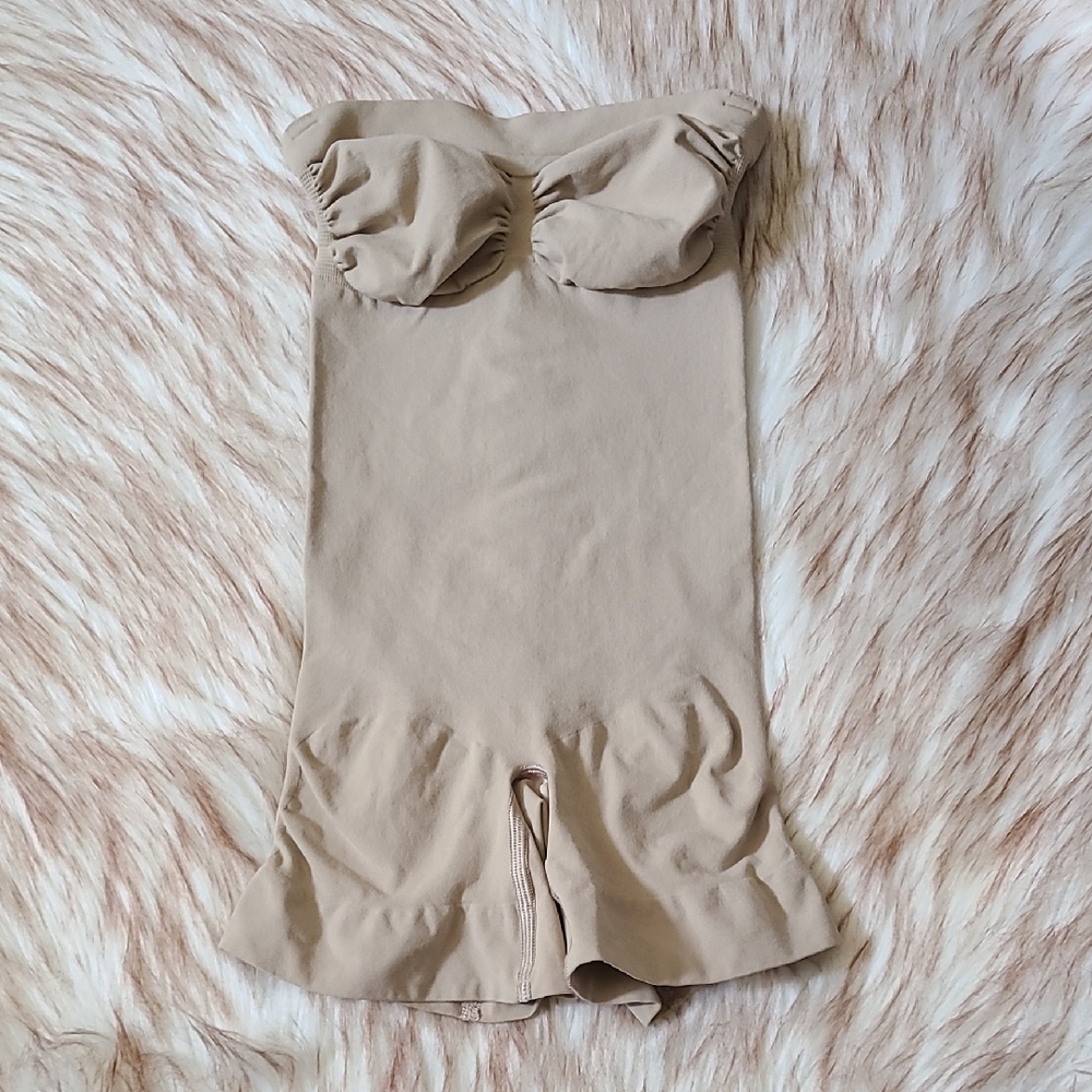NWOT SKIMS Seamless Sculpt Strapless Shortie Bodysuit Size S